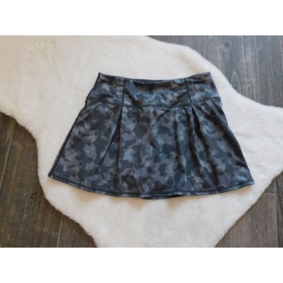 Ideology Camo Grey Inverted Pleats Skort size SMALL - Picture 2 of 4